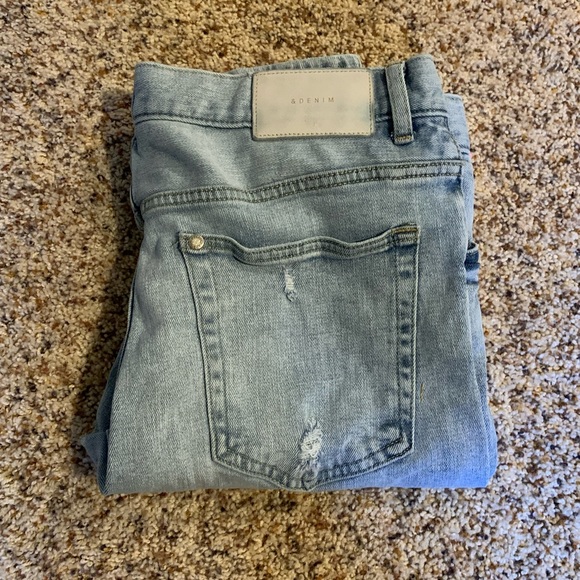 H&M Other - great condition light wash jeans